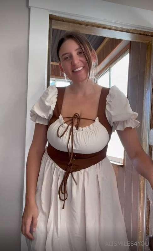 You can grope this milkmaids tits while she pumps you dry 😜