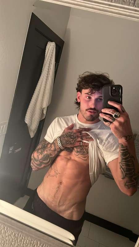 My full belly after Thanksgiving dinner🍽️😆