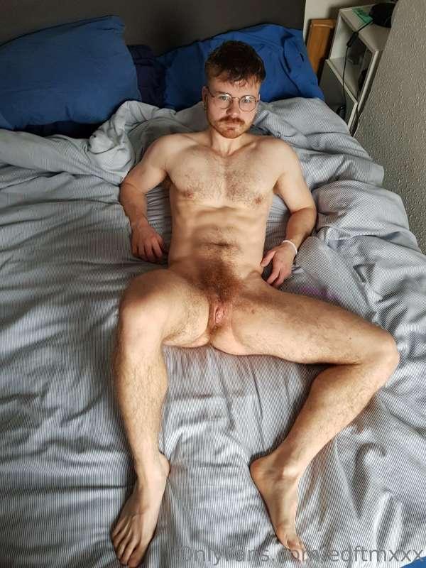 Join me in bed?😘