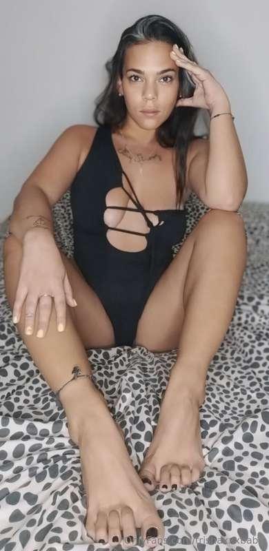 I love to pleasure myself and talk dirty while recording vid..