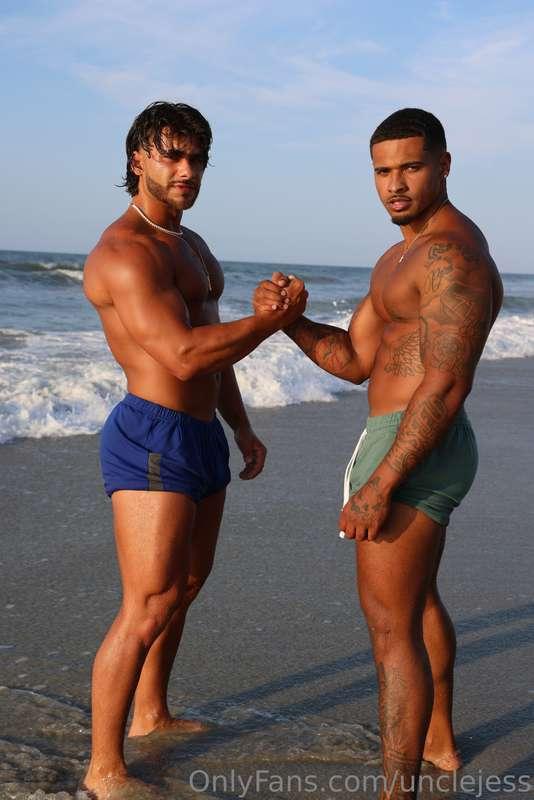 Morning workouts at the beach 💦💦