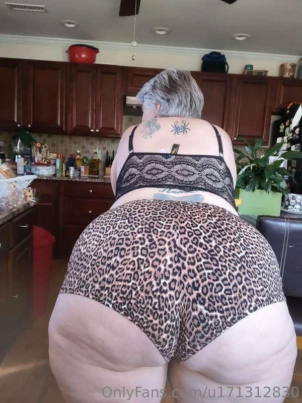 Do you like my big fat ass in these panties