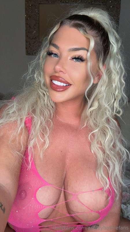 Thought you'd enjoy some goodnight titties.