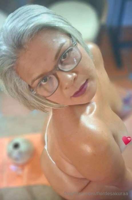 Do you want to enjoy the curves of this mature Latina?🍑🍒 Rea..