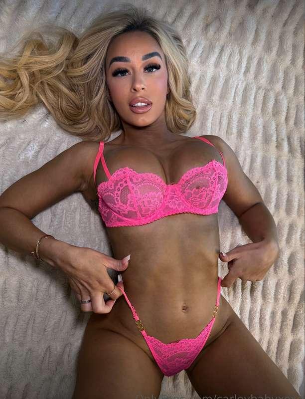 Follow this Baddie @carleybabyxoxo🔥😍 her page is free and ha..