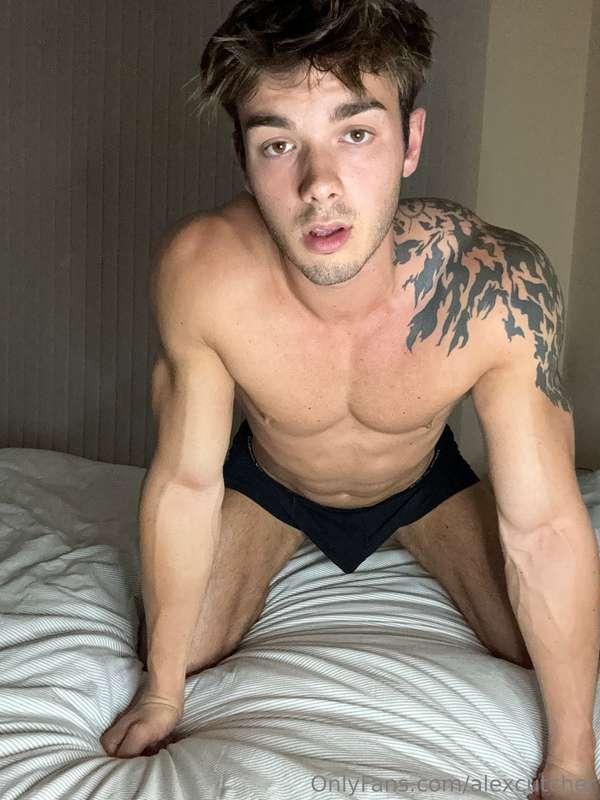 Lie down under me and let me fuck you hard😈
