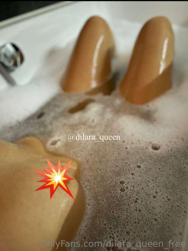 Kommst du mit zu mir in die Wanne? 
Will you come with me in..