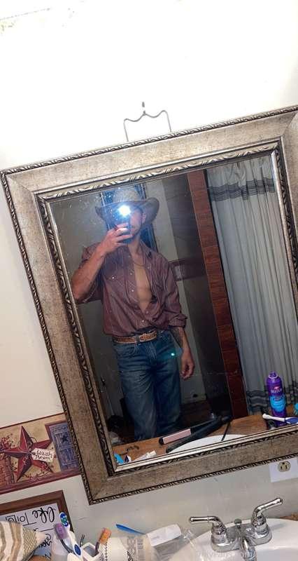 Who wants to save a horse?🥵