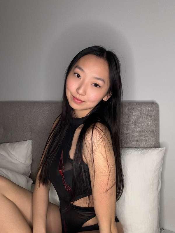 dm to see more of me 😉