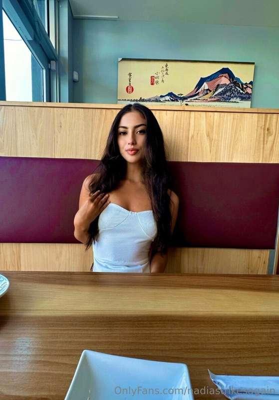The way to my heart is simply buying me sushi hehe🍣 😜 Swipe ..