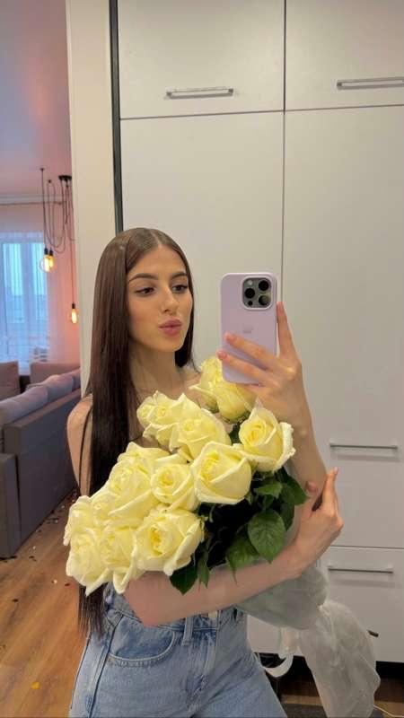 White roses are a symbol of purity, innocence and tenderness..