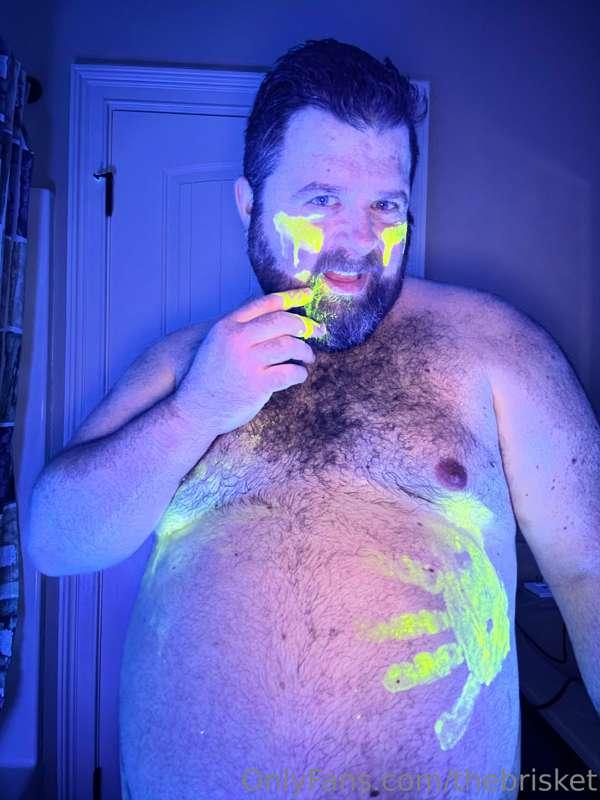 I had WAY too much fun playing with black light and fluoresc..