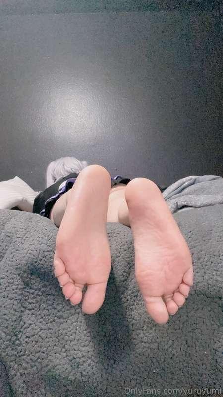 Rub your hard cock on these soft soles