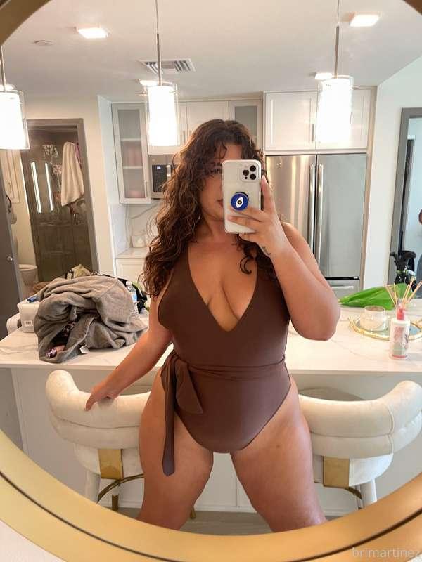 why do boys always go for the left titty