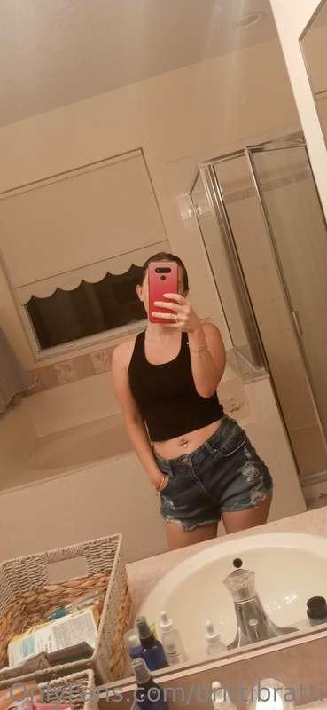Heading to Miami today 😉 but I gotta get my nails done first..