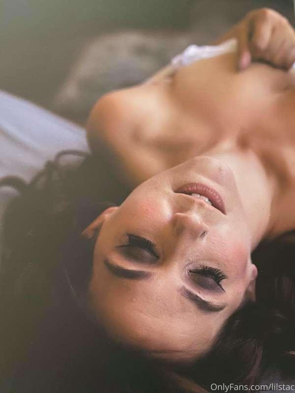 STOP & FOLLOW THIS BABE OMG😍

@scorpiodeeva