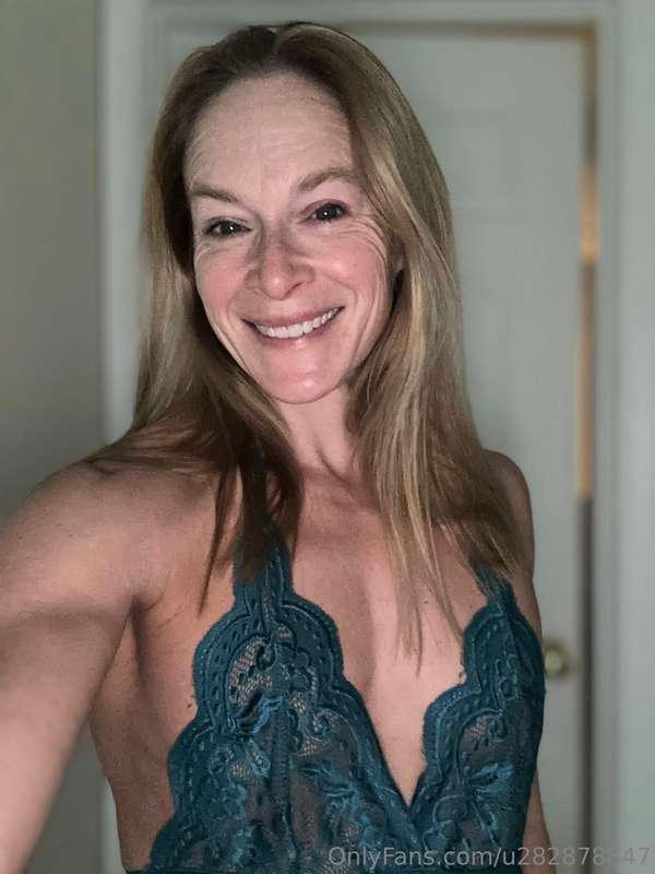 Want to watch me strip and take me to bed? 😈😋😉