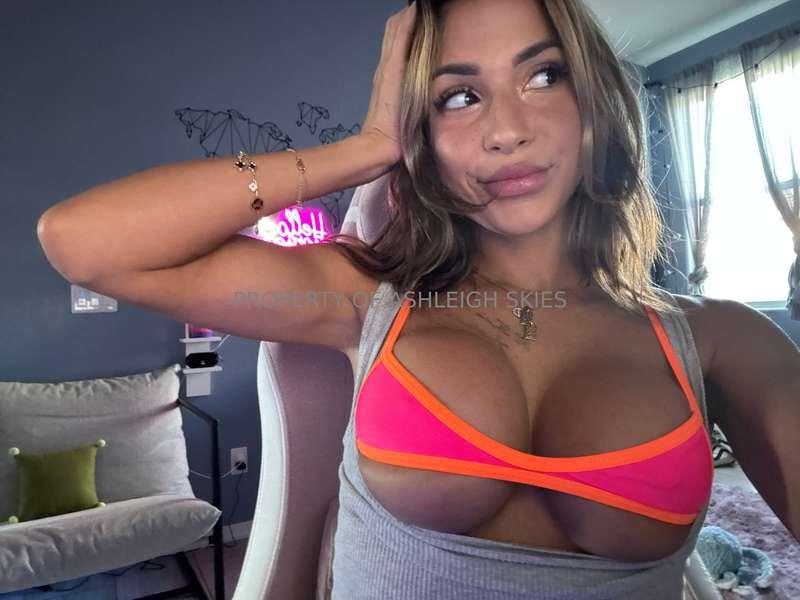 Sent you a hot new sex tape one your DMs 🥵 comment when you’..