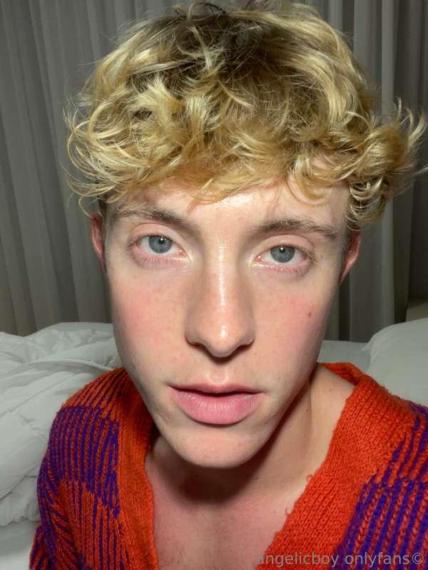 look into my eyes and tell me u wouldn’t want me to suck it 