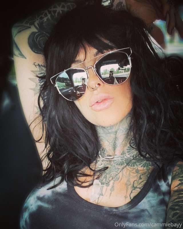 ( gave the parking lot a titty show ) lol 😂