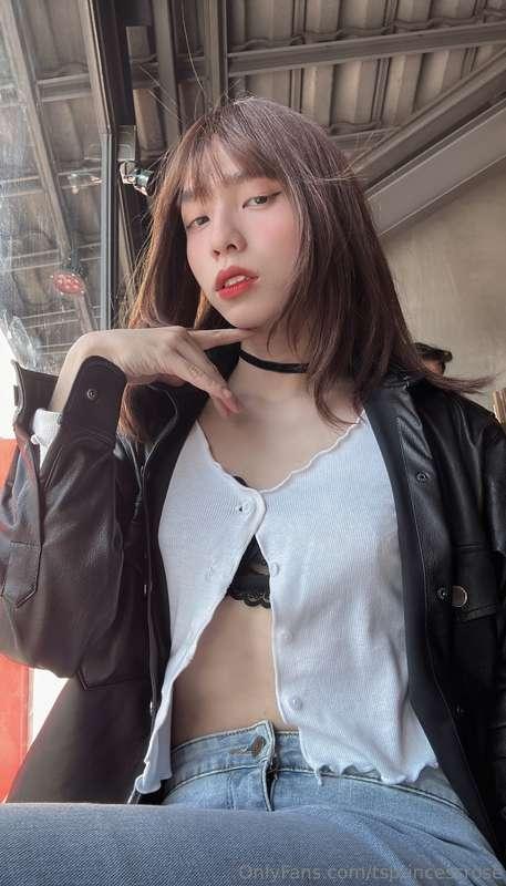 She is a 10 but she has a dick... do you still fuck her? 😳