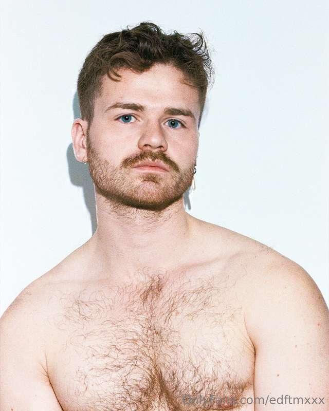 portraits and nudes in 35mm ✨📸instagram.com/rowanbriscoe