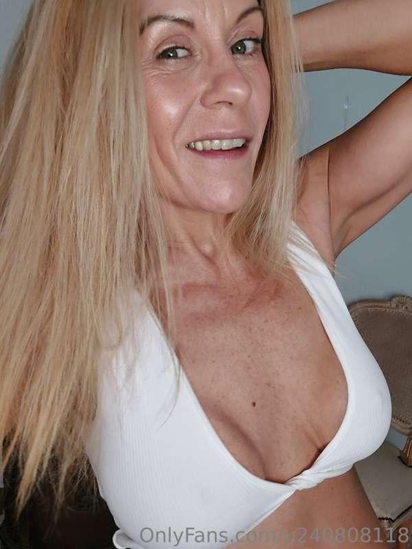 Watch me use my realistic dildo and vibrator until I cum and..