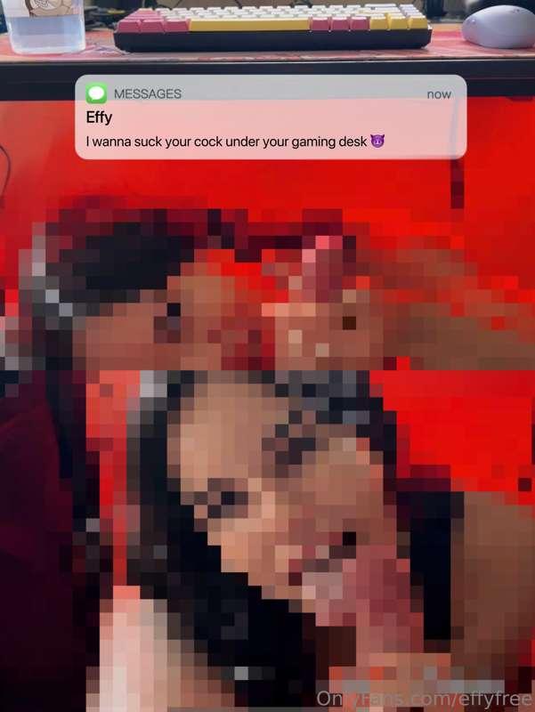 Sucking dick under a gaming desk is my favorite activity😈

i..