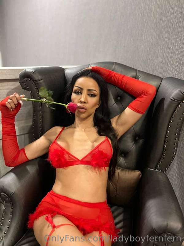 need some hot little kisses from you 😘