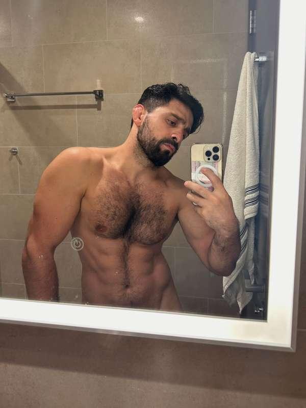Getting more #shredded 🐻 #fitboy #fyp #gym #hairychest #beard 
