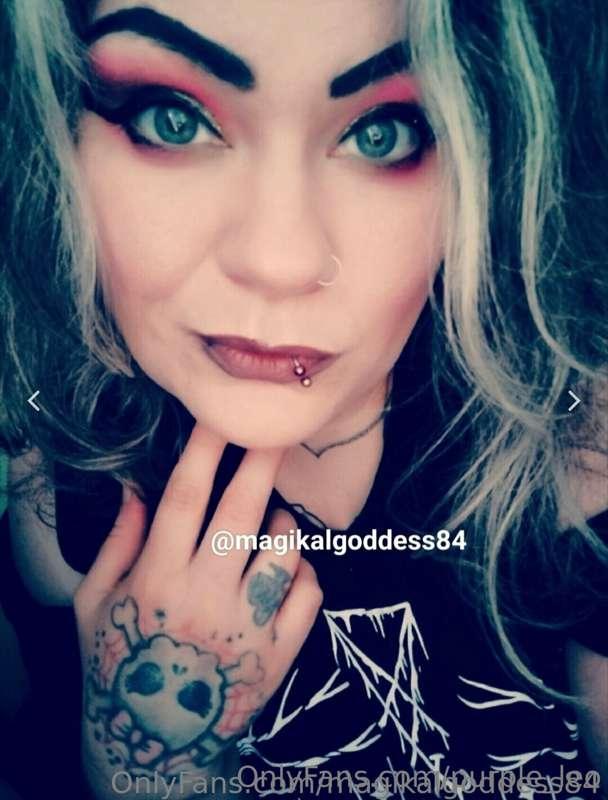 Naughty and horny bbw is waiting you 😘 Im doing solo content..