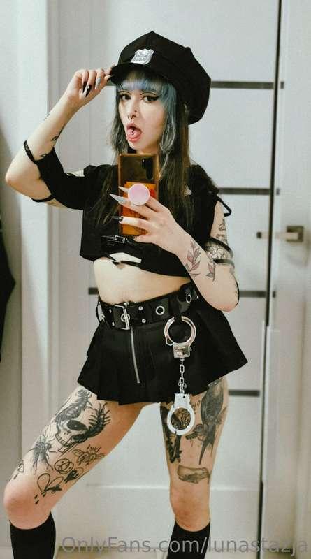 This police officer lady stops you. What do you do? 😈