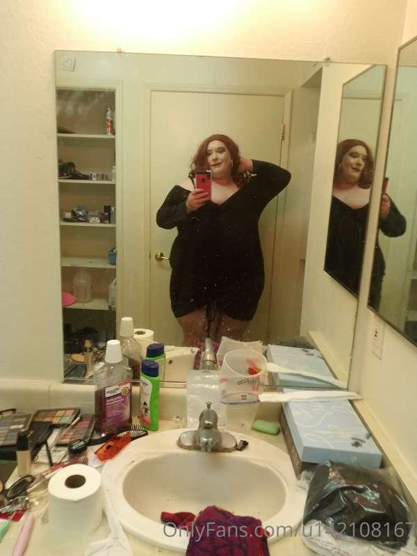 what outfit looks better black, green, or pink?