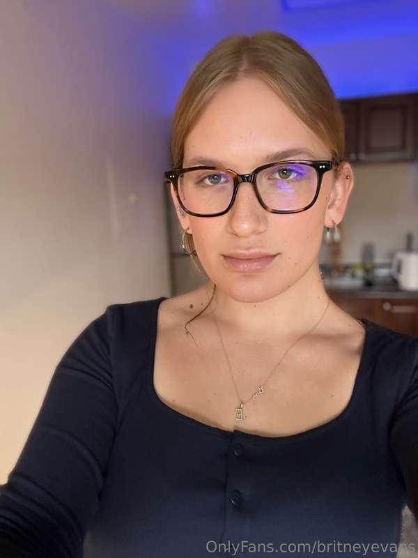 Pretty girl with a pretty cock😜😘