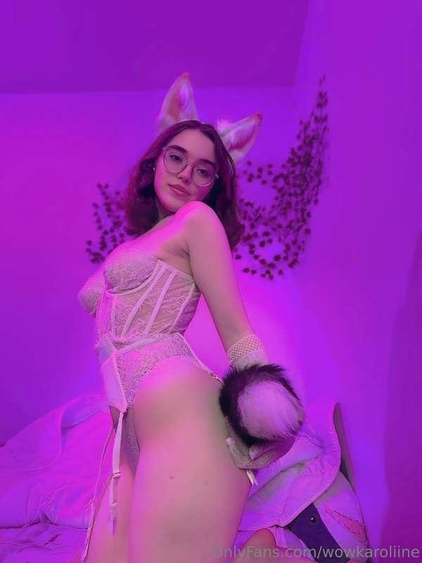 Today I'm your playful kitty 😻 Glasses, ears and even a tail..