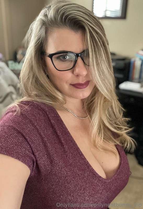Good morning from your hot mommy 😁