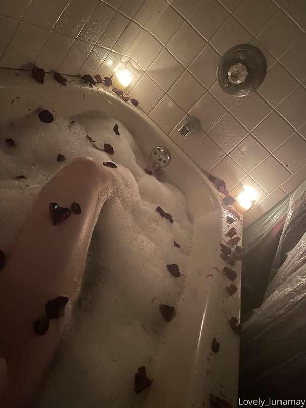 Who wants to join me? 😘 Nice relaxing bath after a long stre..