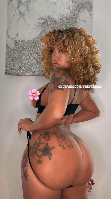 OMG 😍 @thetayjeanfreepagee I still can’t believe her Ass is ..