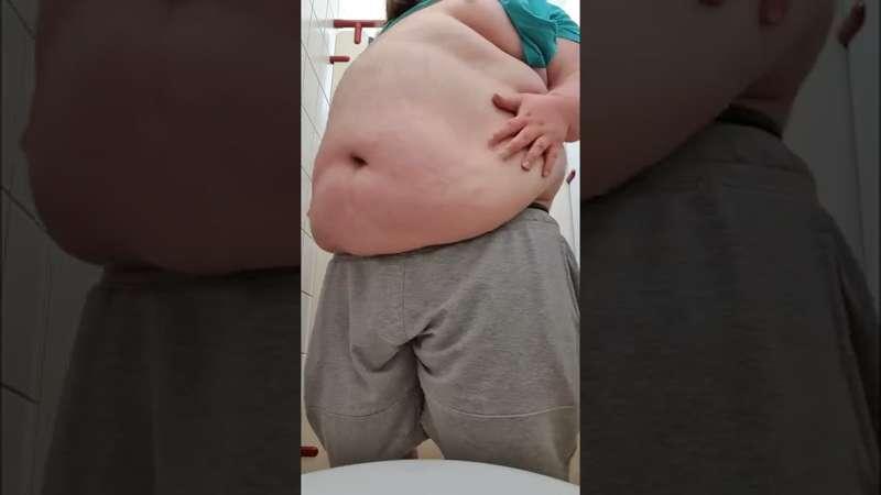 Belly Play in School Toilette^^