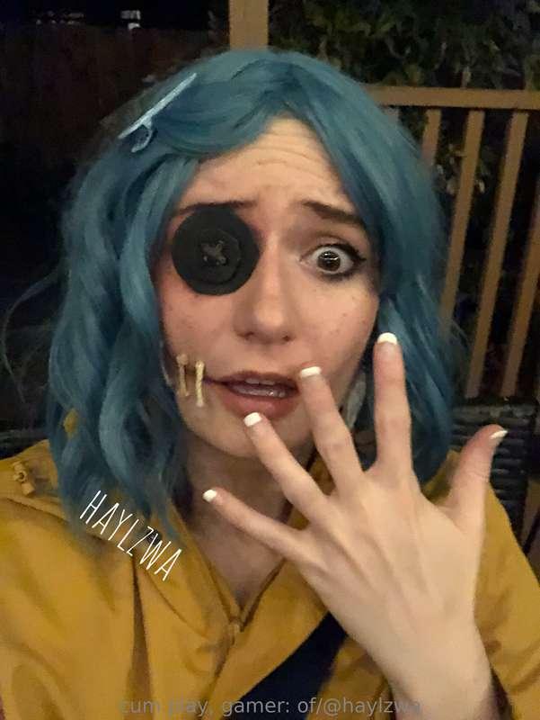 Check out my Coraline cosplay from last night!🧵🧷