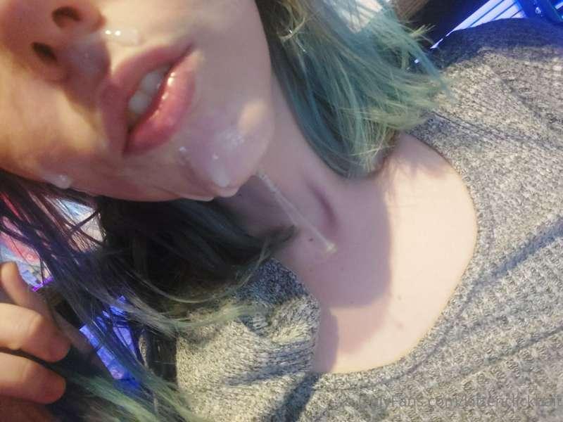 I just made a new pov bj vid 🙊
Wanna see?