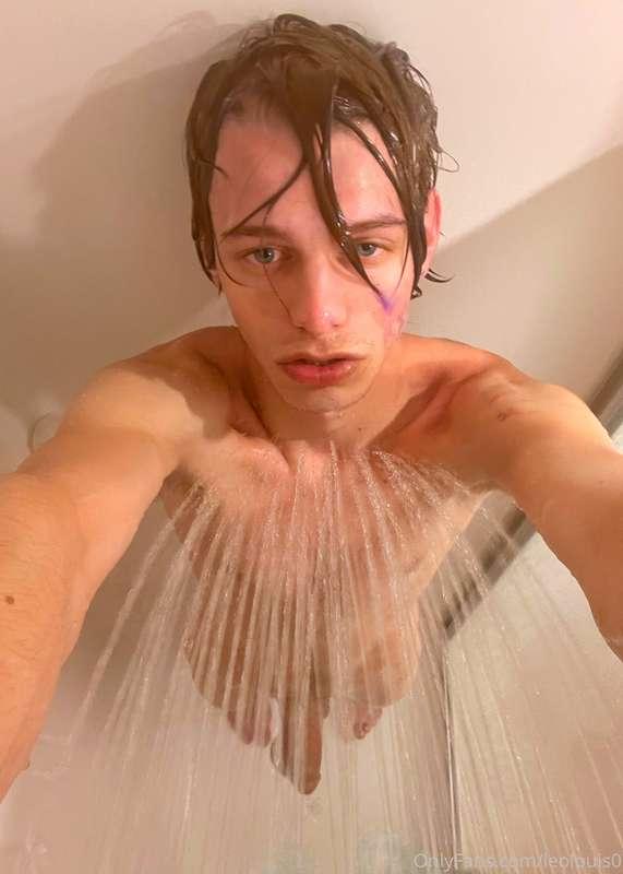 Showering after working on the house all day💦