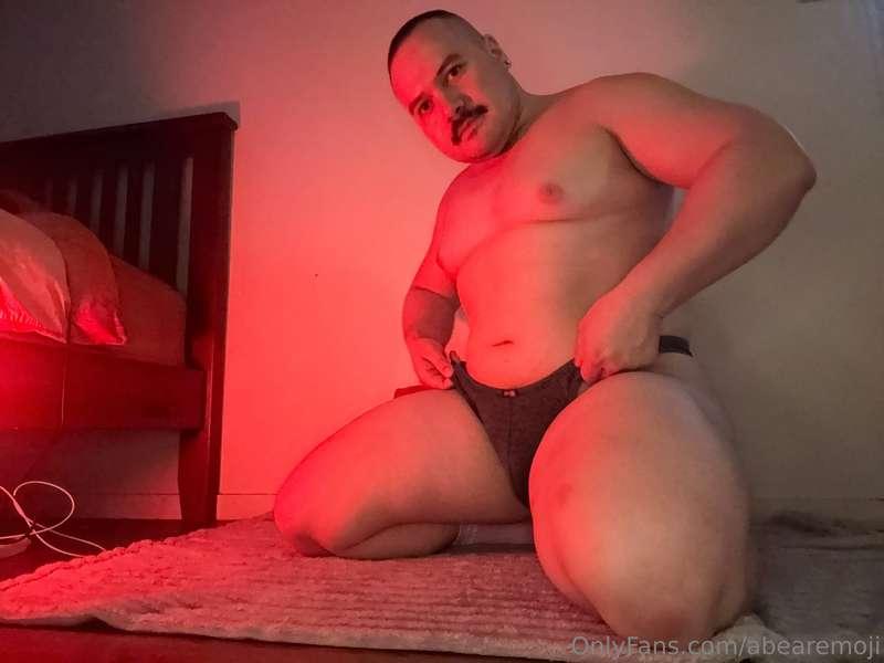 Another pic in the red theme this week 🌹 btw, this weekend I..