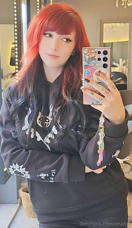New hair who dis? 😳❤️🖤

I was at the hairdresser today hehe ..
