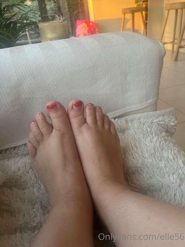 Evening boys and girls,   What colour should I paint my nail..