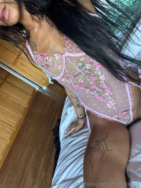 Having a lazy Sunday and there’s a spot right here with your..