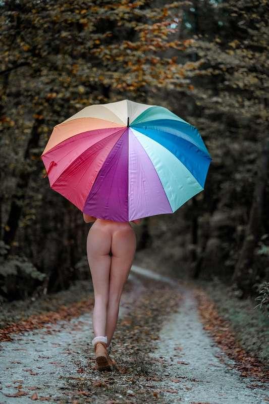 Autumn is back! Now i cant go nude outside anymore :( 