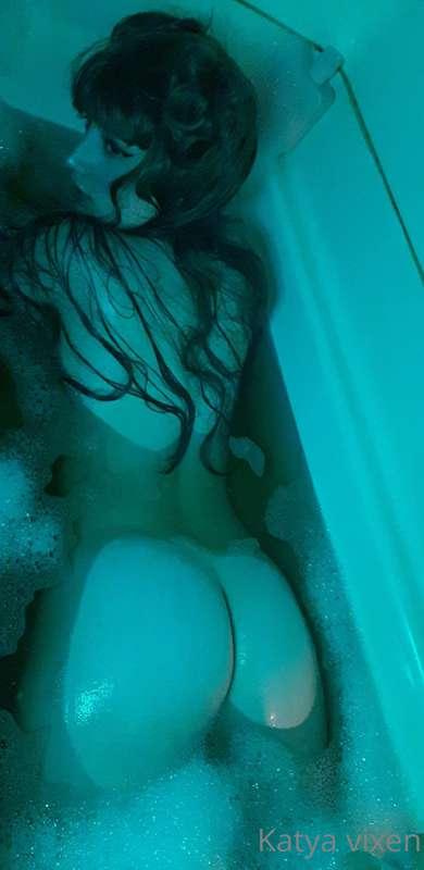 I love releasing stress in bubble baths 💋  what about you ba..