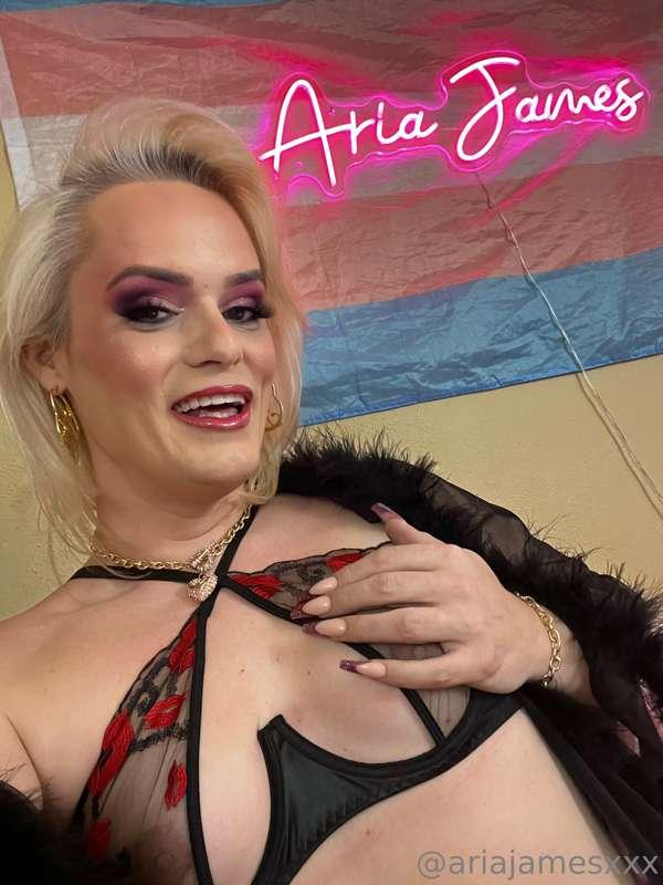 Chaturbate.com/ariajamesxxx