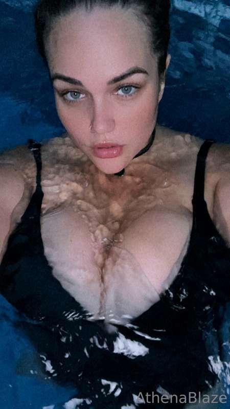 Come take a night swim with me 💦